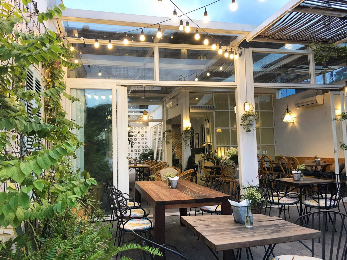 thiet-ke-noi-that-quan-cafe